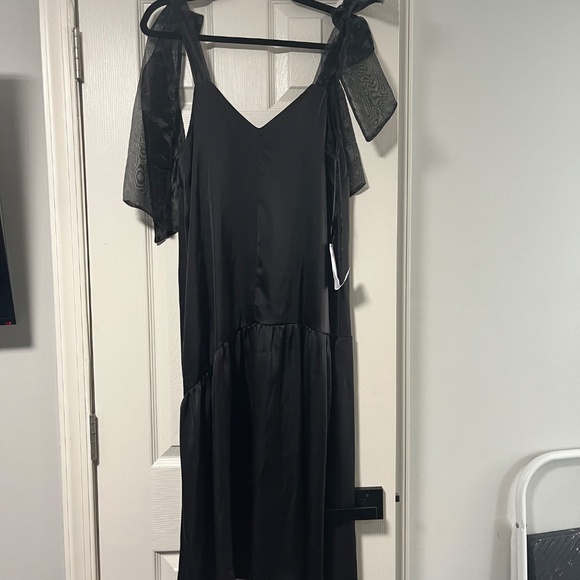 Topshop Organza tie sleeveless midi dress in black - Picture 2 of 5